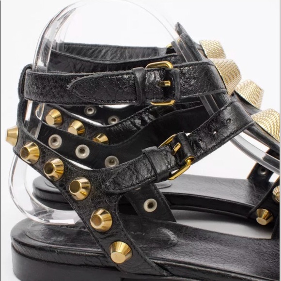 🔥🔥SOLD🔥🔥BALENZIAGA flat SANDAL with bold studs - Picture 5 of 6